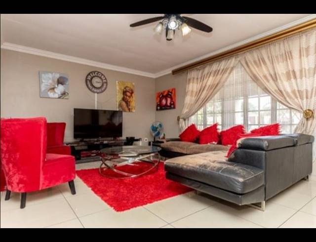 4 BEDROOM HOUSE FOR SALE IN ARBORETUM